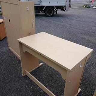 無料 ニトリの学習机の画像