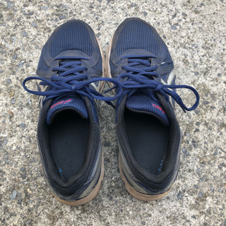 アシックスランニングシューズの画像