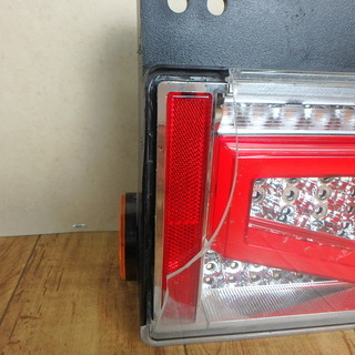 トラック LED テールランプ シーケンシャルファイバー ジャンク品 動作確認済み 助手席 12V/24V 流れる トラック 用品 ダンプ 部品 外装パーツ DIY 中古品 宮城 MAXの画像