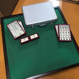 麻雀卓、牌の画像