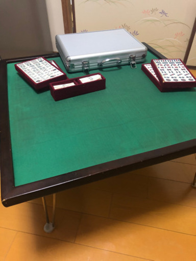 麻雀卓、牌