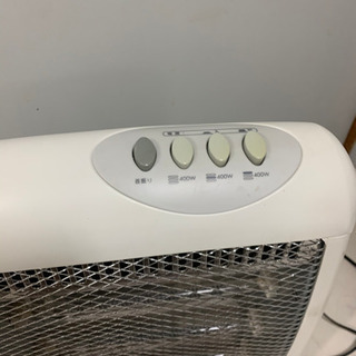 少し年季の入った電気ストーブの画像