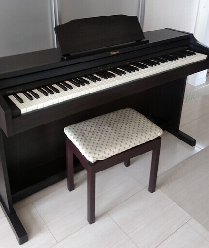 ローランド　電子ピアノ　RP401R　88鍵　2015年