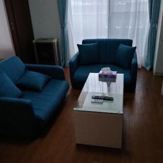 ソファーベッド2台とテーブルのセット❕