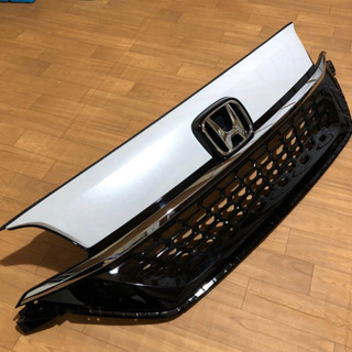 【ほぼ新品】新型フリード　純正フロントグリル
