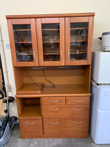 キッチンボード　食器棚