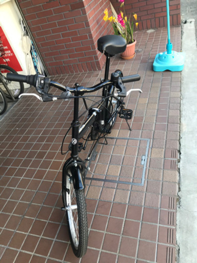 20インチ　外装6段変速付き　折り畳み自転車　ブラック