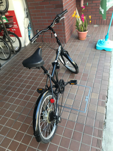 20インチ　外装6段変速付き　折り畳み自転車　ブラック