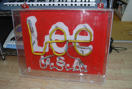 Lee 電飾看板 幅60 奥行10 高さ48cm ネオン 屋内用  壁掛け可 リー 店舗 オブジェ コレクション ファッション 洋服店