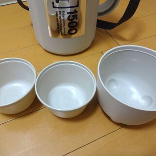 コップ付き Pi:tl 1500 ピートル 1.5L用ペットボトルクーラー 丸型角型 保冷 水筒 遠足 野球 サッカー 観戦 子供の画像