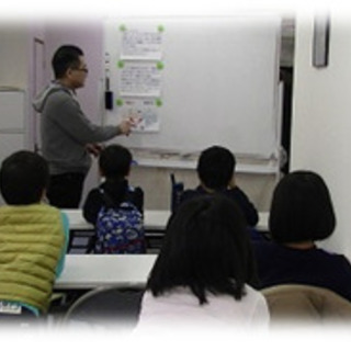 【５月１６日(土)まで追加募集中！１日１コマ（６０分）からもＯＫ】生徒が親しみを感じられる"お兄さんやお姉さんみたいな先生"を募集中です！本来の仕事以外の雑用（電話応対などの事務作業・掃除・チラシ配りなど）がないから指導に集中できます！の画像