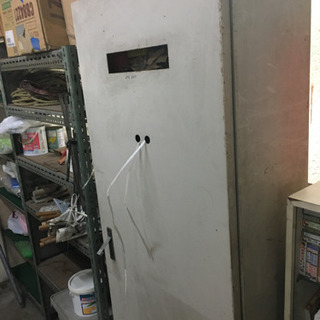 鉄製の収納箱　鉄くず？の画像