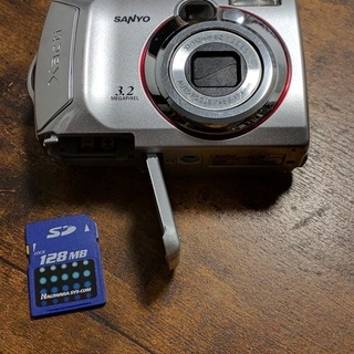 デジカメ（三洋電機！）