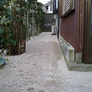 🌱【近くの工事屋さん】🌿スマホ決済可。庭の砂利.白砂利(石灰砂利)/山砂(3号砂) 真砂土(まさ土)トラックで販売.購入がお得。袋買いすれば100袋以上分 北九州市西部/若松.八幡西.宗像市.福津市.遠賀郡.鞍手郡.中間市.宮若市.直方市 砂利入れ 砂利販売 空き家.防草対策.庭の改造。 - 遠賀郡