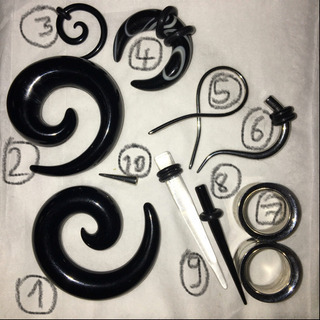 ピアス　コージー　タンネル　いろいろの画像