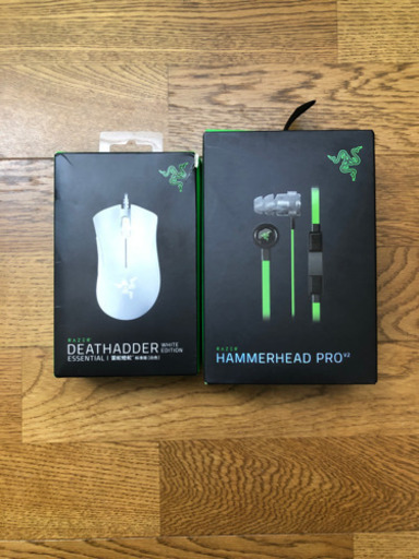 razerのマウスとイヤホン　マウスパッド付き