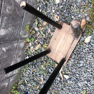 木製椅子の画像