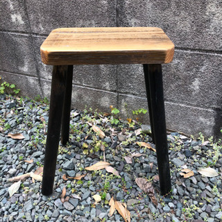 木製椅子の画像