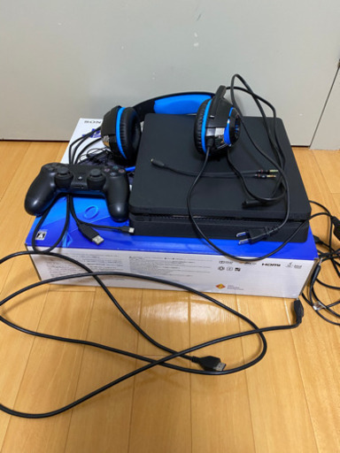 PlayStation 4 ジェット・ブラック 500GB(CUH-2000AB01)