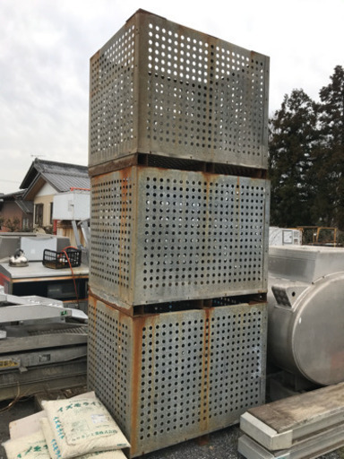 （配送可能）鉄箱 鉄カゴ 農業 じゃがいも 大量にあります。