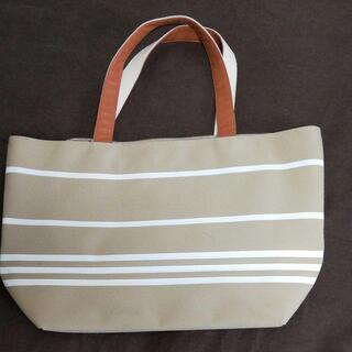 ジーユー GU ボーダートートバッグ カラー：32BEIGE