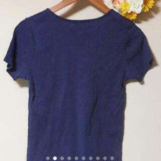 急募🔊 未使用に近い❕普段着にも！スポーツにも！ロゴ入り 紺Tシャツ Lの画像