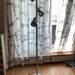 【取引完了】ニトリ　フロアライト　暖色電球タイプ