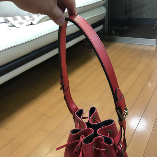 超超希少モデル　ルイヴィトンショルダーバッグハンドバッグの エピ ノエ 鮮やかな赤　参考購入価格　23万くらい