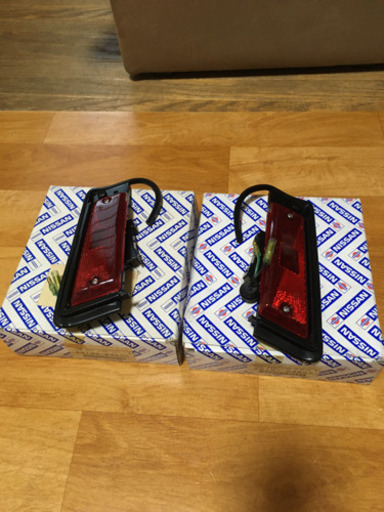 USDM 日産　ダットサンブルーバード(910)純正新品後期用リヤサイドマーカーランプセット　DATSUN-NISSAN