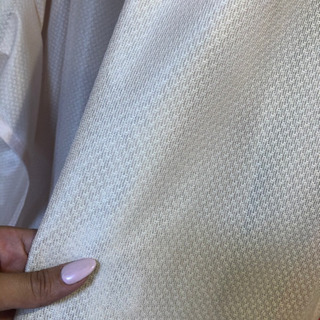 日本製ピンクの遮光カーテンとミラーカーテンセットの画像