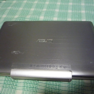受け渡し待ち　ASUSのモバイルパソコンの画像