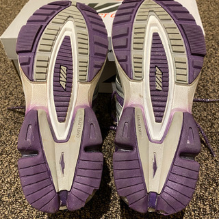 【売ります】24.5cm AVIA インストラクター御用達　高級フィットネススニーカー　ダンスシューズ　定価16280円の画像