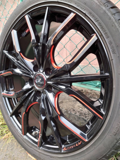 至急：１８インチ・限定カラーレッド/タイヤ・ホイール付き/引取り可能な方探しています。