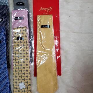 品物は新品、又は未使用の状態の物で全て美品のブランド(色々)品のネクタイを20本を売ります。の画像