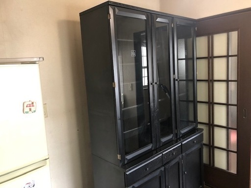 モノトーン黒　食器棚