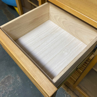 オーク材　サイドボード　キャビネット　ガラス　ナチュラル　モダン　食器棚の画像