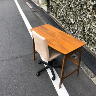 アンティークデスク&チェアの画像