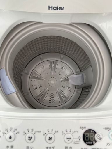 使用半年以下、とても綺麗な洗濯機です。引き取り限定でお願いします。
