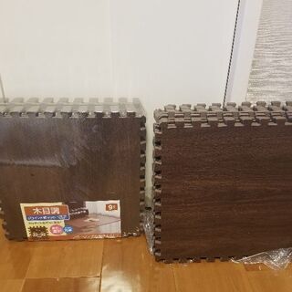 アイリスオーヤマ製のジョイントマット木目調　新品9枚開封品9枚　
