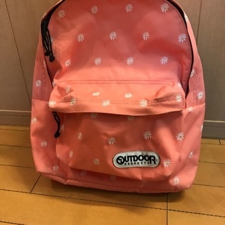 earthとoutdoorのコラボのリュックサック