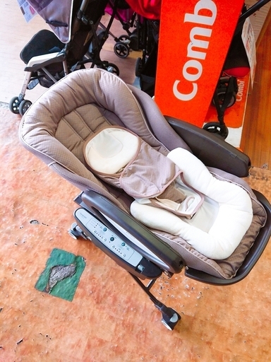 ApricaﾕﾗﾘｽﾞﾑDX　電動ﾊｲ＆ﾛｰﾁｪｱｰ