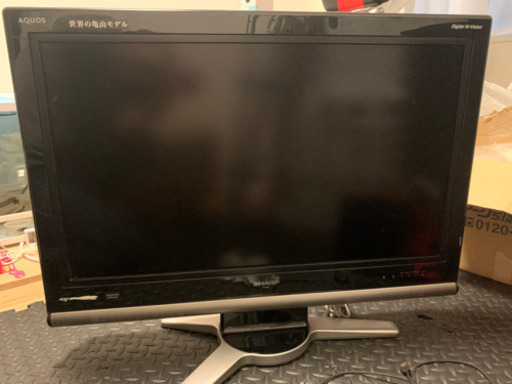 シャープ AQUOS 32インチテレビ亀山モデル　取りに来てくださる方
