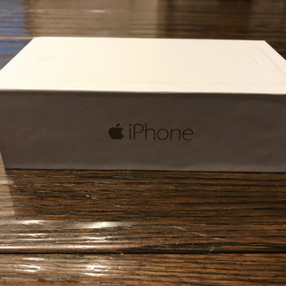 iPhone6 空箱とイヤホンマイクの画像