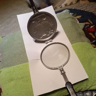 近々処分。未使用新品、可愛い❤️ハローキティのホットケーキ型の画像