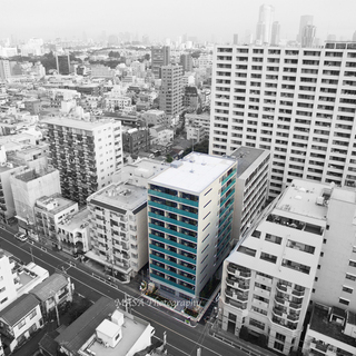 一軒家の屋根をドローンで点検します。 - 地元のお店