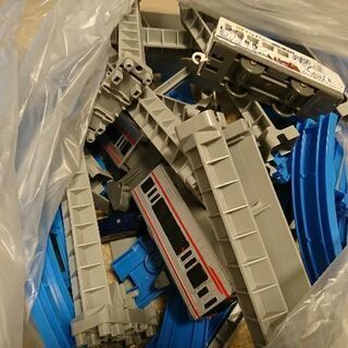 （終了）無料で譲ります プラレール線路＋車両(動作未確認)
