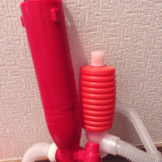 ファンヒーターとポリタンク20Lと給油ポンプの画像