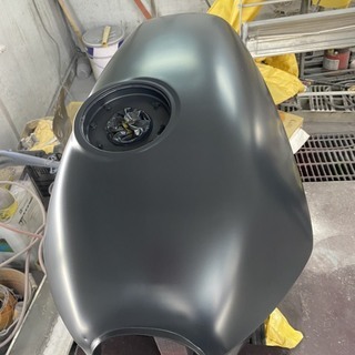 #車屋のアーク麗0743-67-3323☆#格安☆見積もり無料！#単車　#バイク　#タンク　・他（塗装・剥離・補修・サフ・他）他店で持込作業・入庫をお断りされた方、 《あきらめずに》　☆日曜も営業してます。 - 地元のお店
