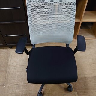 【店舗同時販売中】Steelcase/スチールケース　肘付ハイバックチェア　