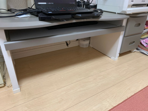 ロータイプのパソコンデスク
